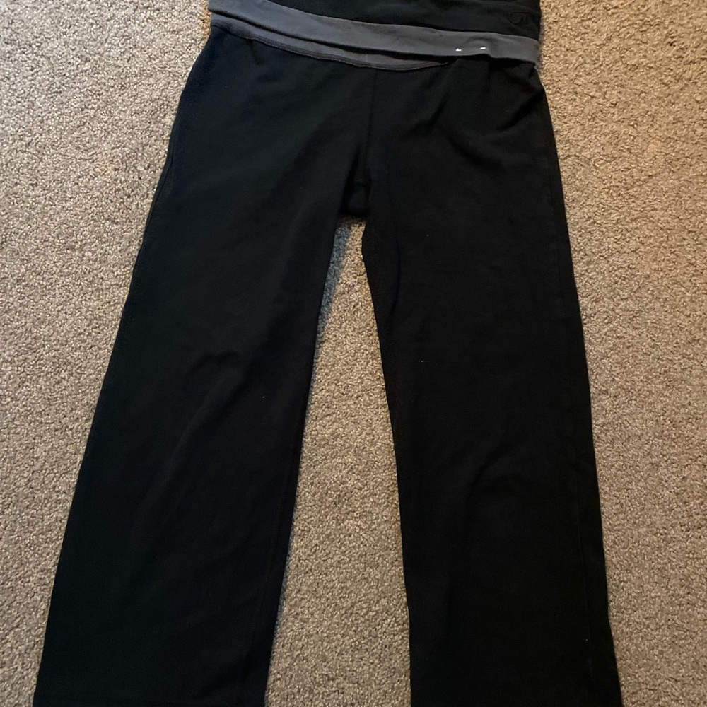 GapBodyFit Crop Yoga Pants - Picture 3 of 8